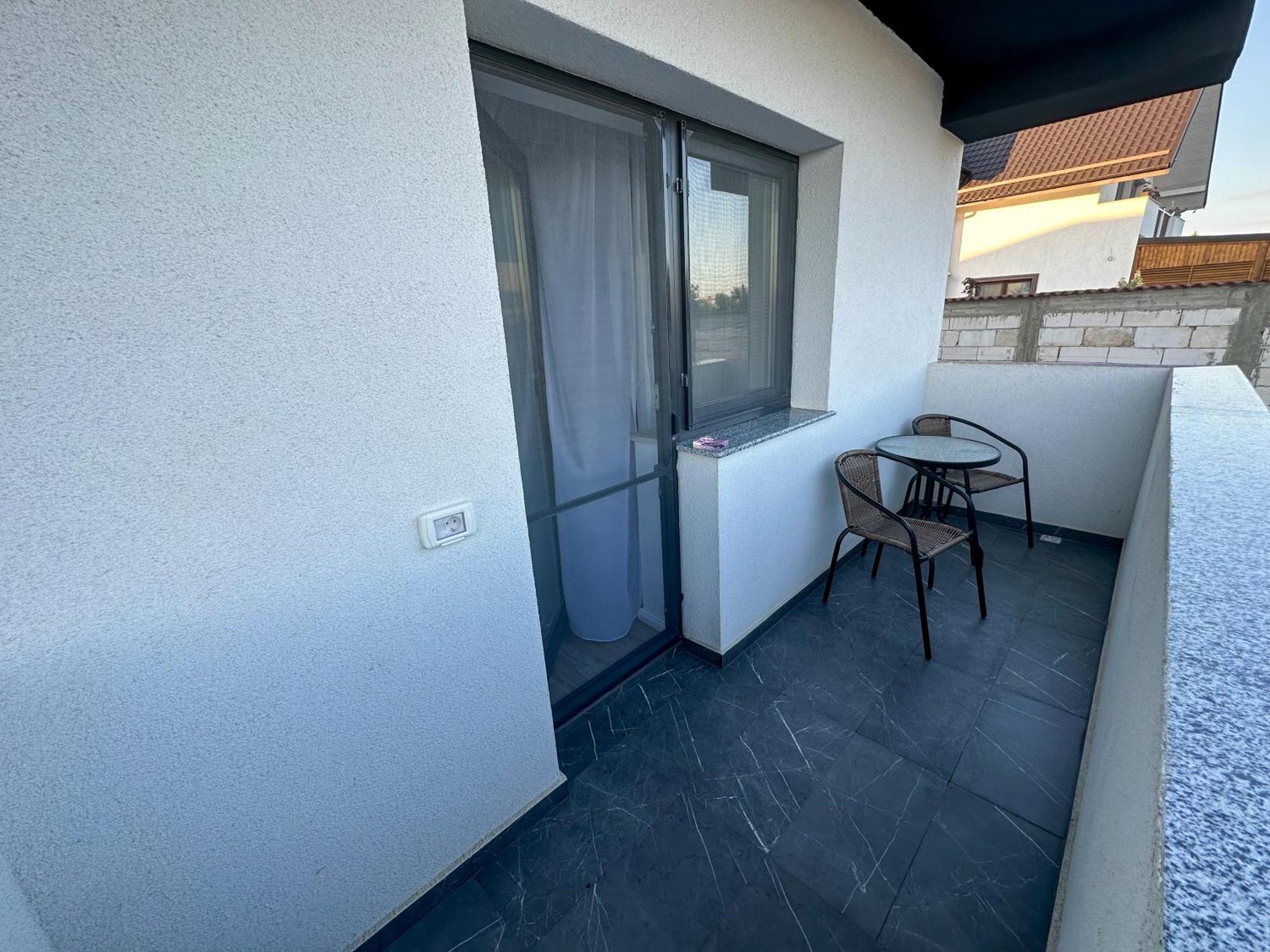Zim Family Airport Apartment Otopeni Exterior photo